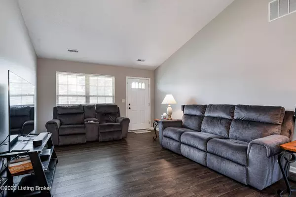 1302 Field Stone Dr, Jeffersonville, IN 47130