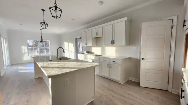 1734 Oak Forest Dr, Clarksville, TN 37043