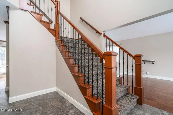 3322 PRIMROSE Circle, Grand Forks, ND 58201