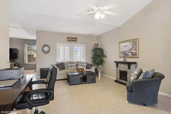 1732 SW Effland AVE, Port Saint Lucie, FL 34953