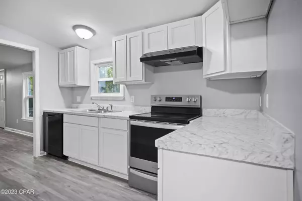 1572 Lonnie RD, Chipley, FL 32428