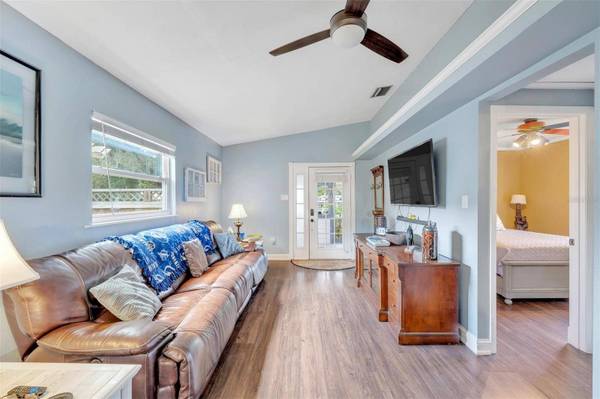 215 RIDGEWOOD AVE, Brandon, FL 33510