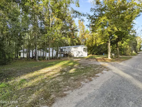 1572 Lonnie RD, Chipley, FL 32428