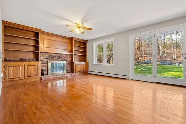 138 Fernwood Dr, Gardner, MA 01440