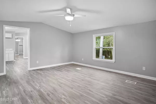 1572 Lonnie RD, Chipley, FL 32428