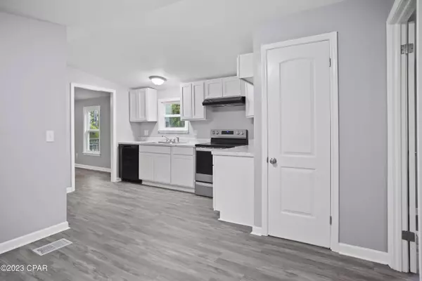 1572 Lonnie RD, Chipley, FL 32428