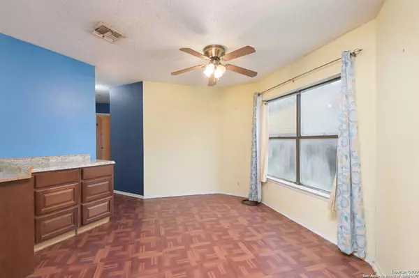 6098 GLACIER SUN DR, San Antonio, TX 78244-1147