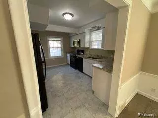 944 KINGS Highway N, Lincoln Park, MI 48146