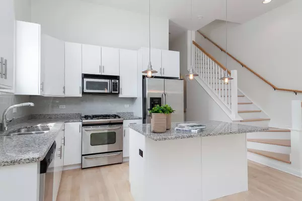 928 N Wolcott AVE #3, Chicago, IL 60622