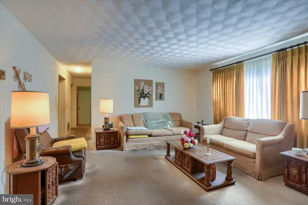 651 DIANE DR, Etters, PA 17319