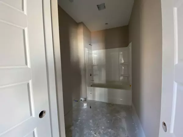 490 Spiderwort Dr, Clarksville, TN 37043