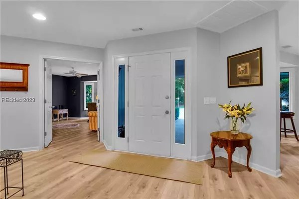 4 Leatherwood CT, Hilton Head Island, SC 29926