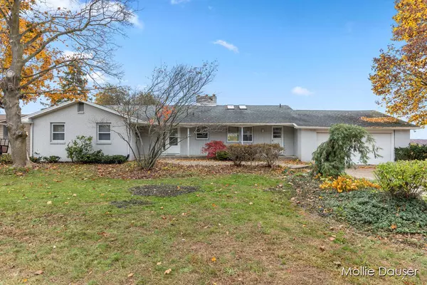 5590 Skyway NE Drive, Comstock Park, MI 49321