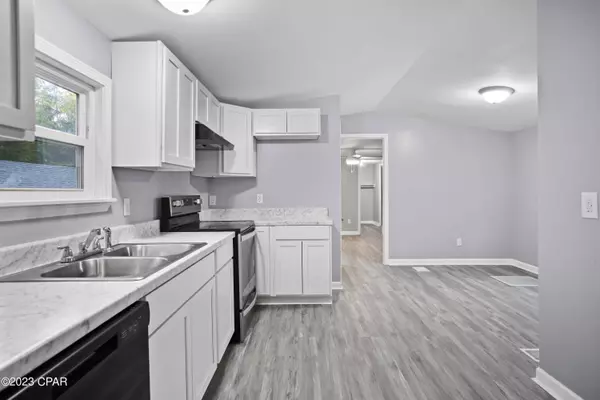 1572 Lonnie RD, Chipley, FL 32428