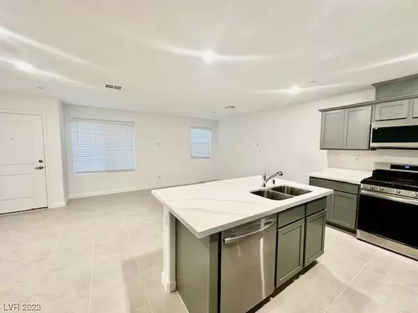 3558 Golden Chariot Avenue, Las Vegas, NV 89106