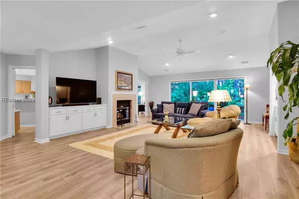 4 Leatherwood CT, Hilton Head Island, SC 29926