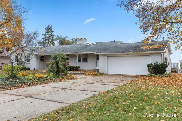 5590 Skyway NE Drive, Comstock Park, MI 49321