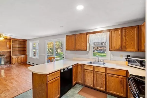 138 Fernwood Dr, Gardner, MA 01440