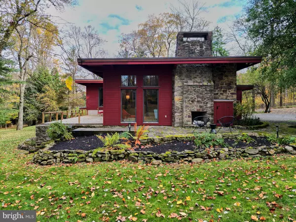 1265 EAGLE RD, New Hope, PA 18938