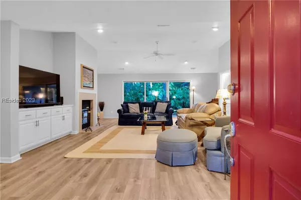 4 Leatherwood CT, Hilton Head Island, SC 29926