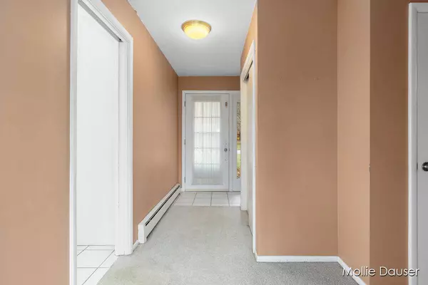 5590 Skyway NE Drive, Comstock Park, MI 49321