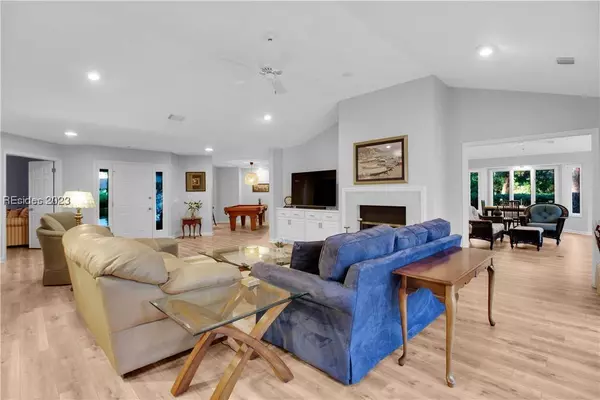 4 Leatherwood CT, Hilton Head Island, SC 29926