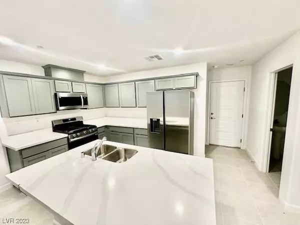 3558 Golden Chariot Avenue, Las Vegas, NV 89106