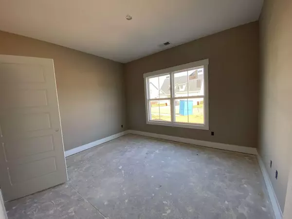 490 Spiderwort Dr, Clarksville, TN 37043