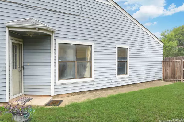 6098 GLACIER SUN DR, San Antonio, TX 78244-1147