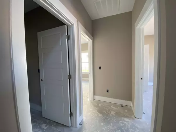 490 Spiderwort Dr, Clarksville, TN 37043