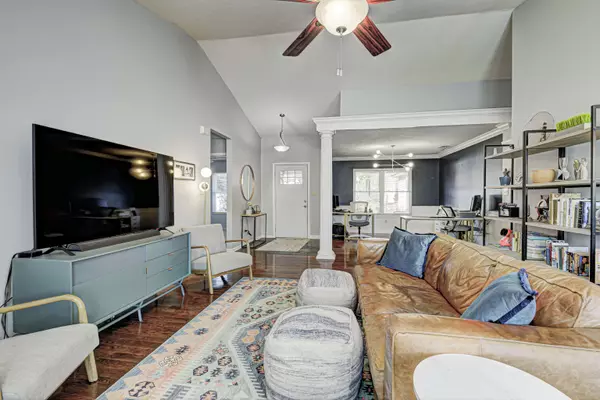 6889 N Denton DR, Mccordsville, IN 46055