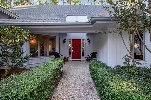 4 Leatherwood CT, Hilton Head Island, SC 29926