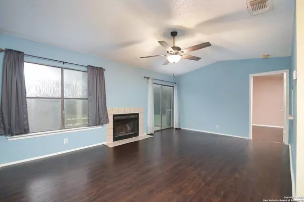 6098 GLACIER SUN DR, San Antonio, TX 78244-1147