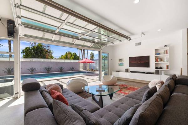 570 Desert WAY, Palm Springs, CA 92264