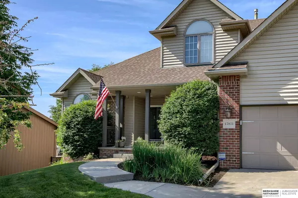 17811 Shadow Ridge Drive, Omaha, NE 68130