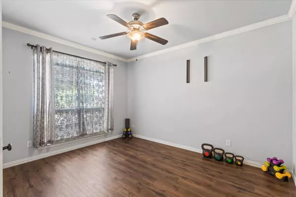 1209 Latta Place E, Burleson, TX 76028