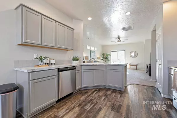 2937 W Sandalwood St, Meridian, ID 83646