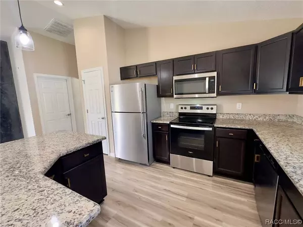 896 W Hallam DR, Citrus Springs, FL 34434