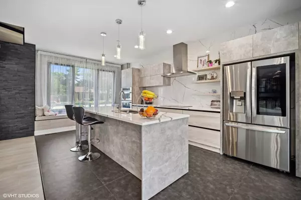 617 W Bunting LN, Mount Prospect, IL 60056