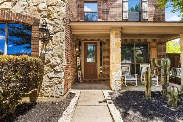 1209 Latta Place E, Burleson, TX 76028