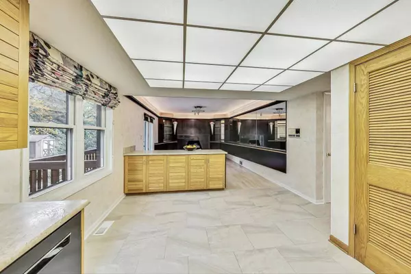 1341 Wessling DR, Northbrook, IL 60062