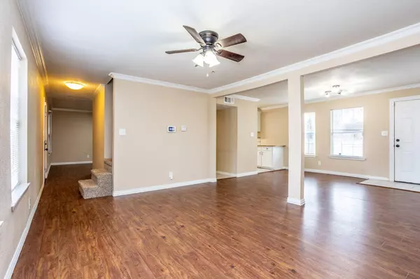 205 Stardust Lane, Desoto, TX 75115