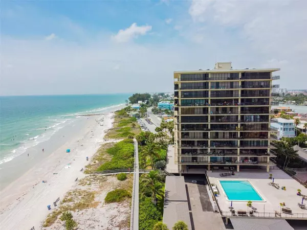 7650 BAYSHORE DR #402, Treasure Island, FL 33706