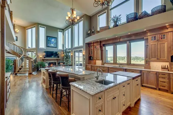 17 Mountain Glen Close, Rural Rocky View County, AB T4C 0G6