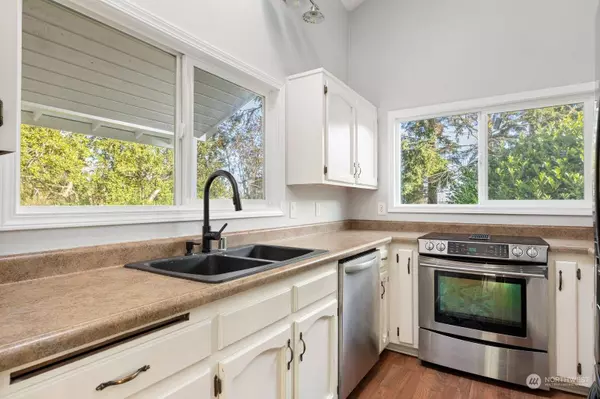 1982 Copse Lonnin PL, Oak Harbor, WA 98277