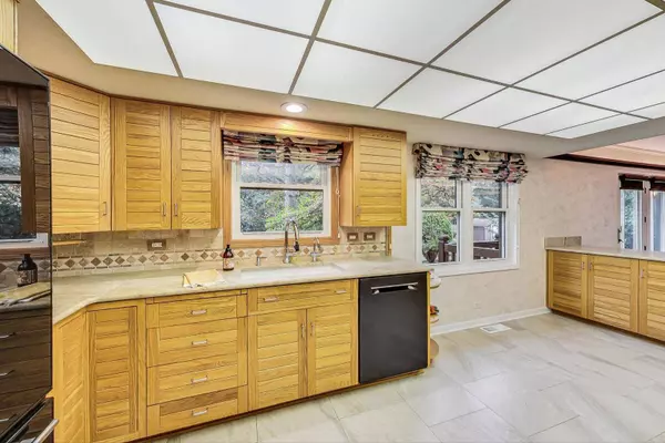 1341 Wessling DR, Northbrook, IL 60062