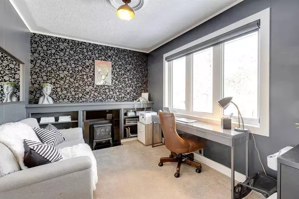 1303 21 ST NW, Calgary, AB T2N 2M1