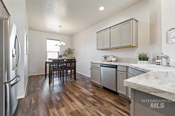 2937 W Sandalwood St, Meridian, ID 83646