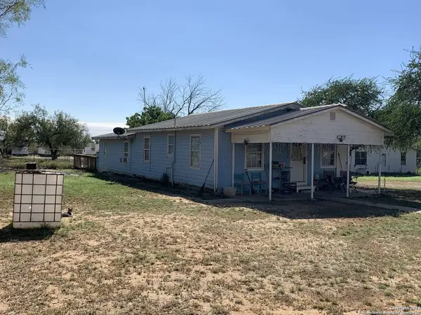 1808 Grand Ave, Big Wells, TX 78830