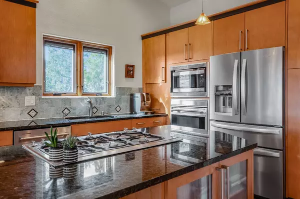 106 La Senda, Los Alamos, NM 87547